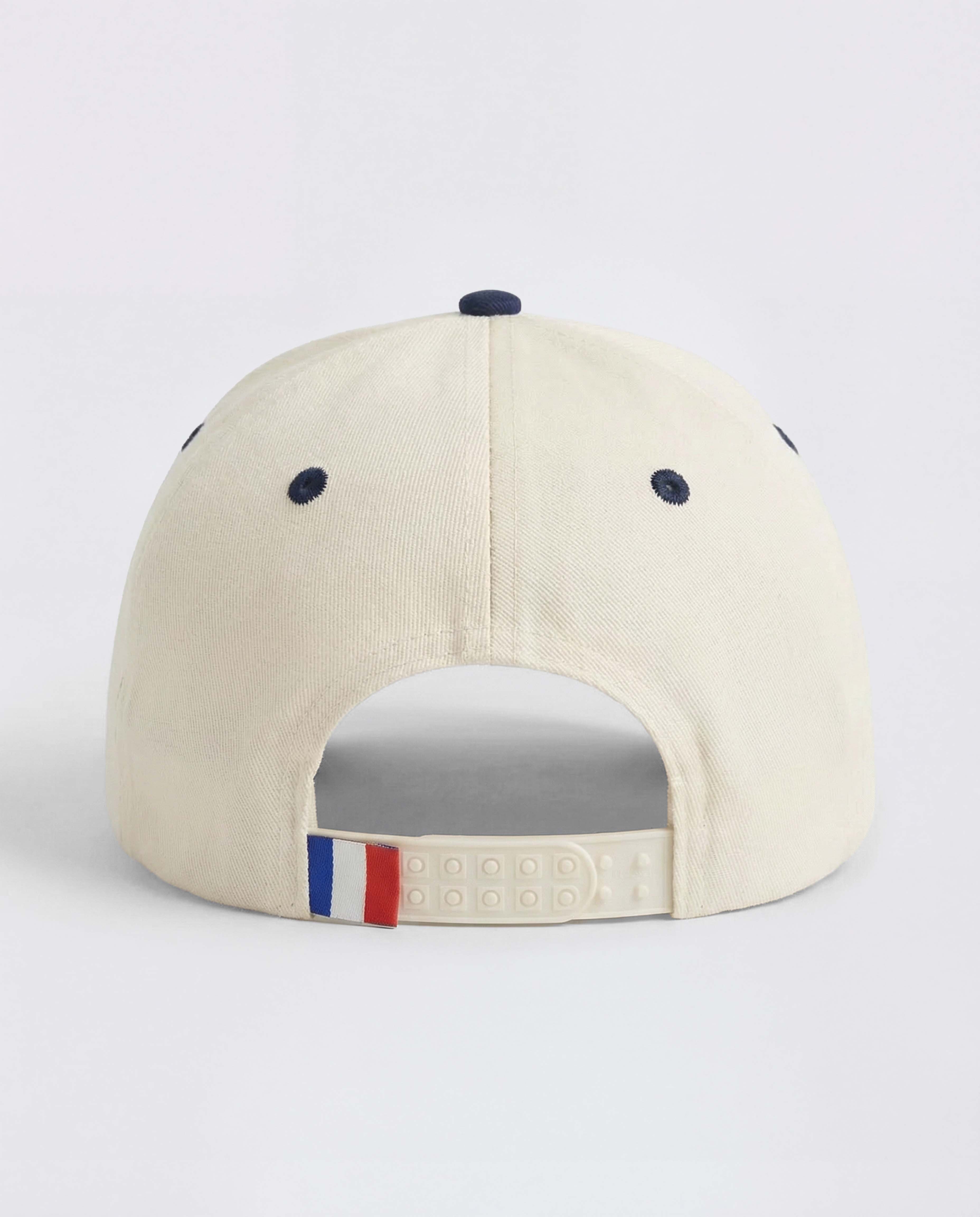 Maison Noel | Cafe Montaigne hat