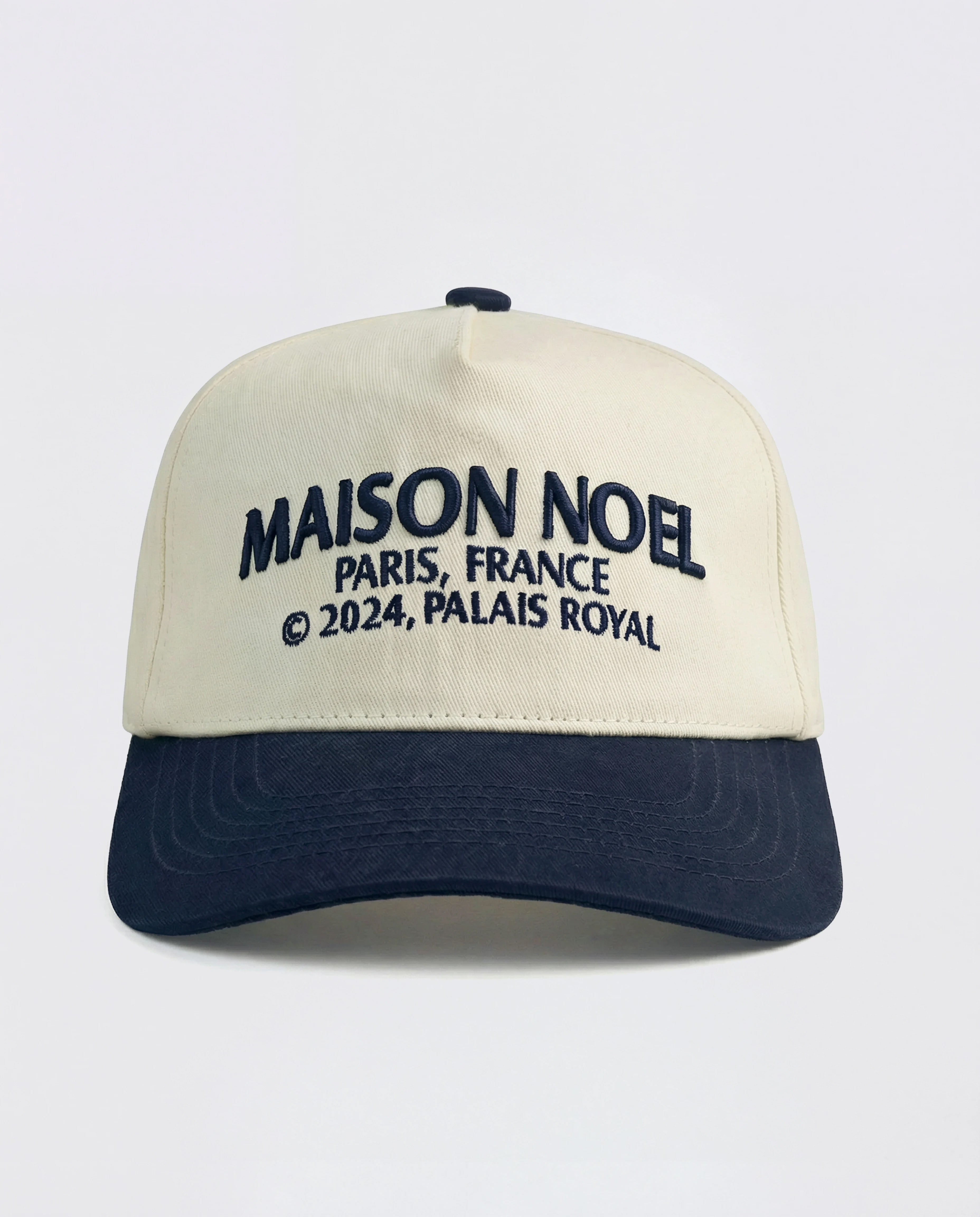 Maison Noel | Cafe Montaigne hat