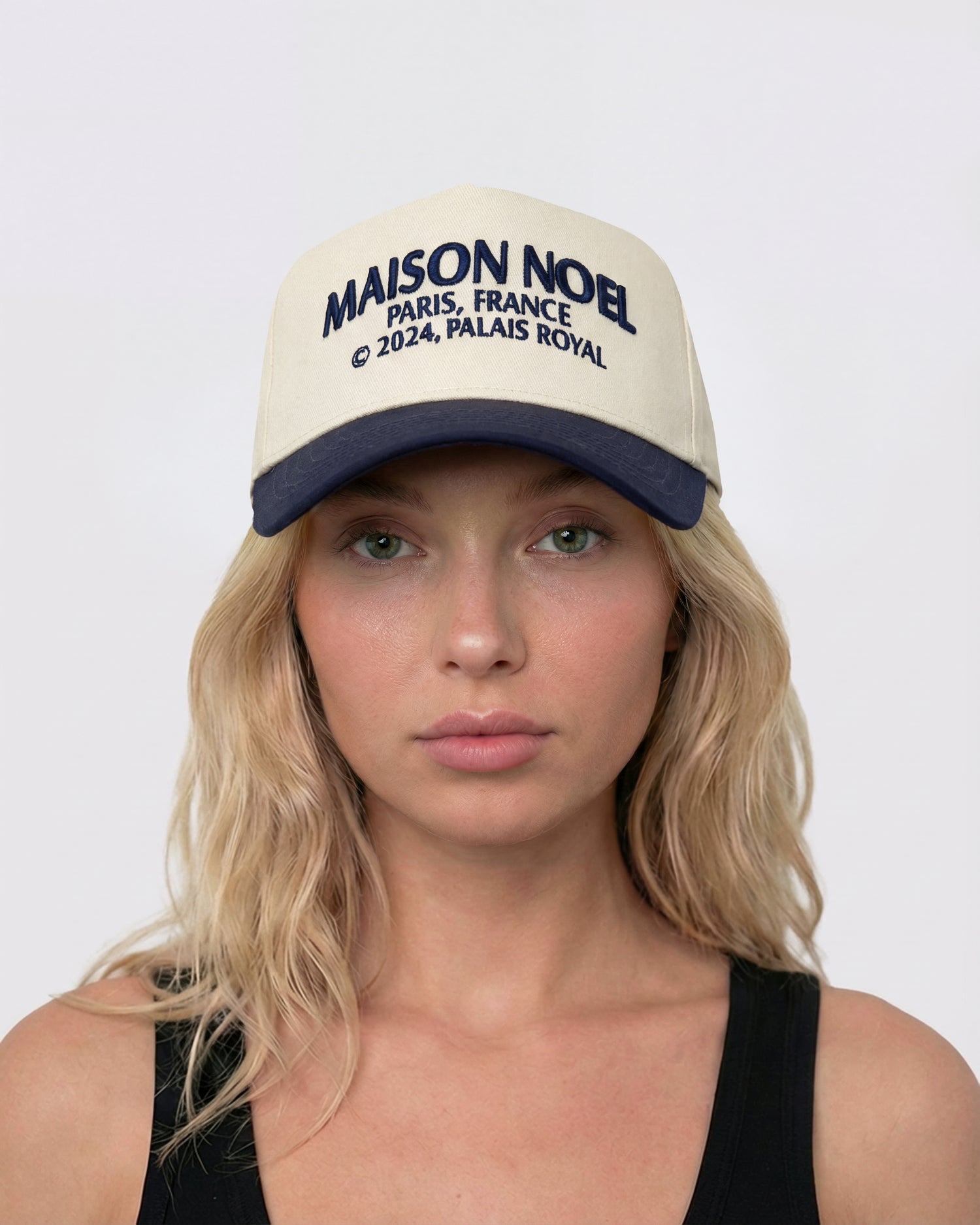 Maison Noel | Cafe Montaigne hat