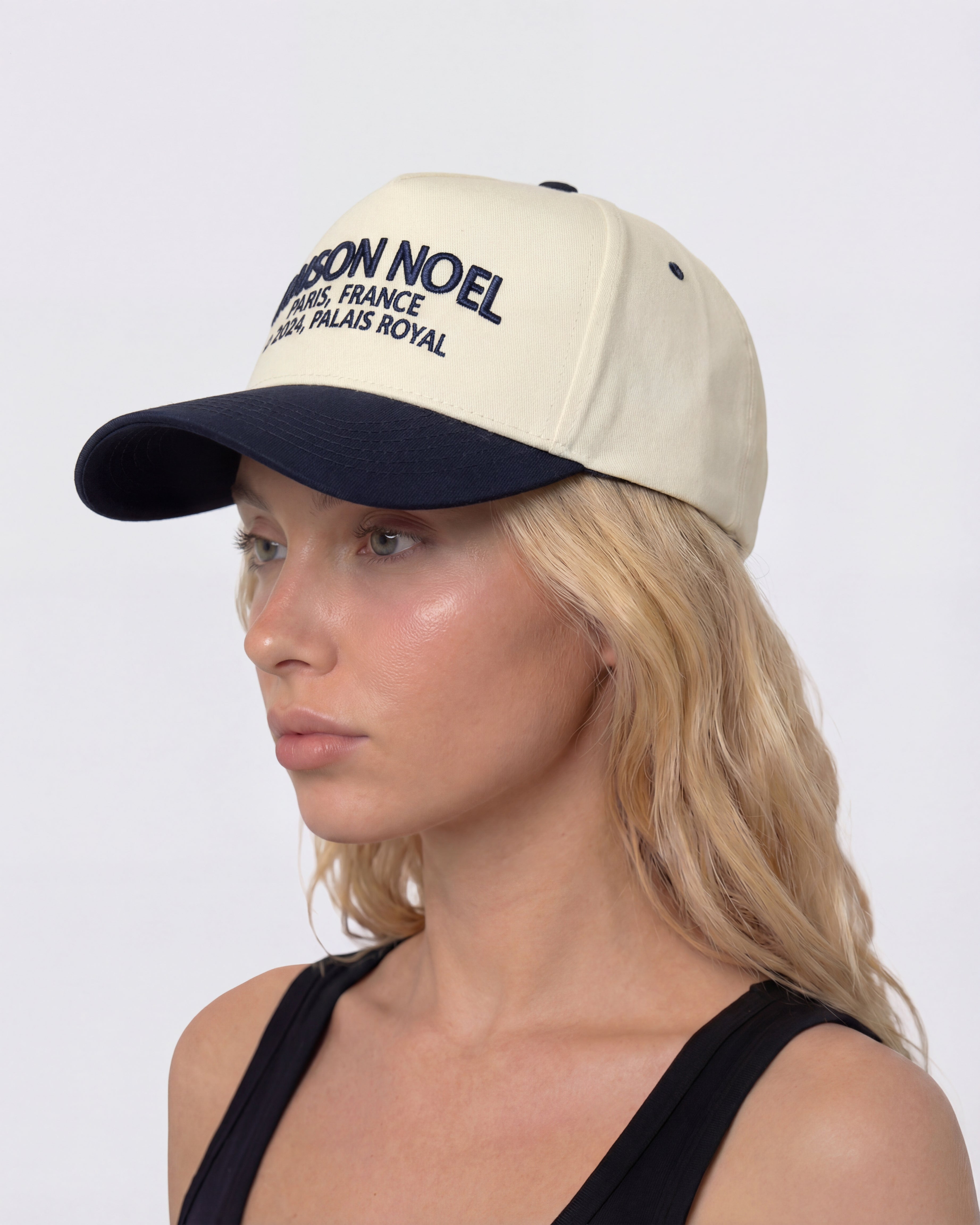 Maison Noel | Cafe Montaigne hat