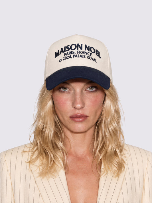 Maison Noel | Cafe Montaigne hat